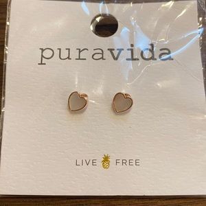 Heart of pearl stud earrings